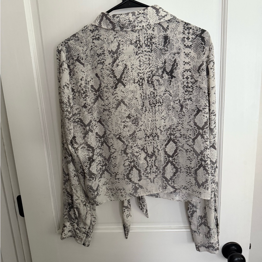Gianni Bini Cream and Gray Snakeskin Blouse - Picture 5 of 6